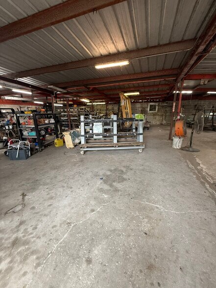 More Photos Of 6807 Benjamin Rd, Tampa Warehouse For Sale