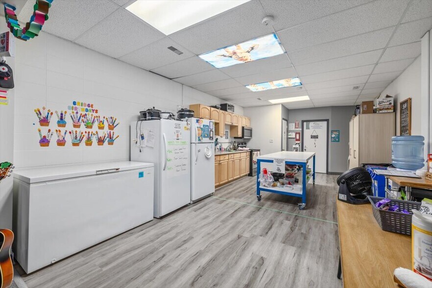 More Photos Of 10307 100th Ave, Fort Saskatchewan Storefront Retail Residential For Lease