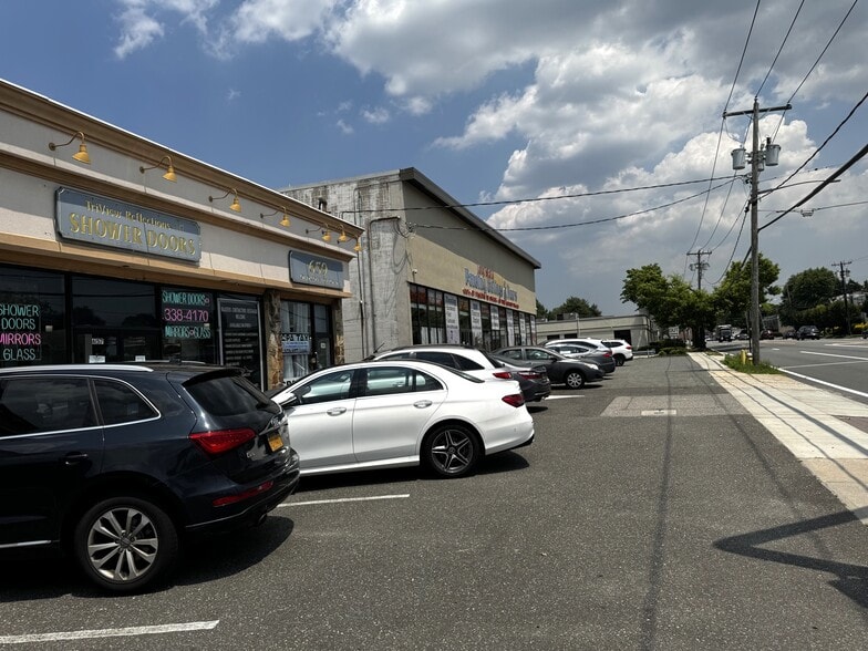 More Photos Of 653-659 Old Country Rd, Westbury Unknown For Lease