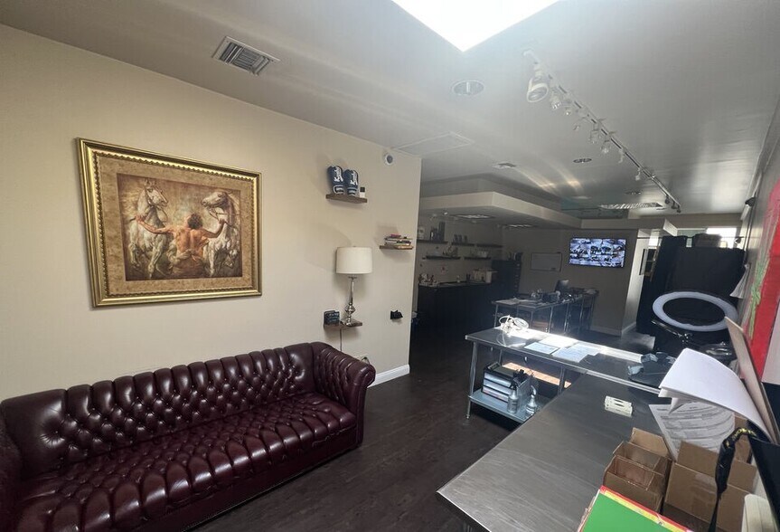 More Photos Of 14000 Ventura Blvd, Sherman Oaks Freestanding For Sale