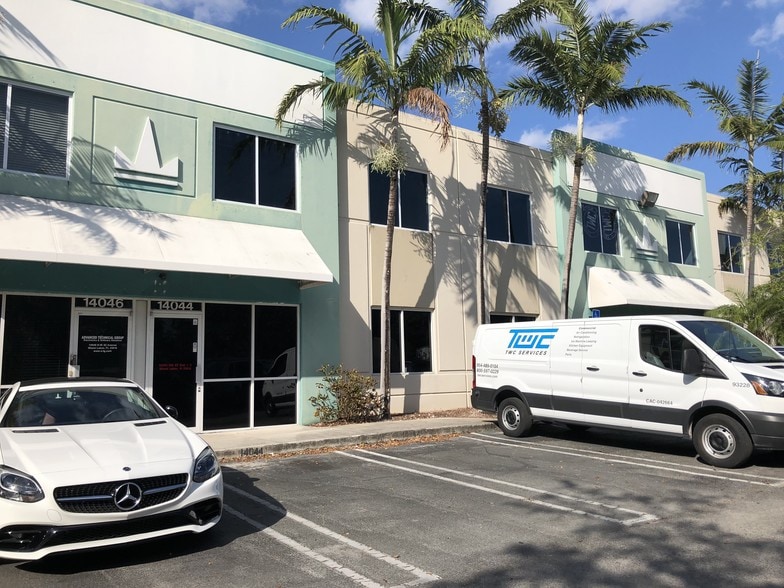 More Photos Of 14000-14046 NW 82nd Ave, Miami Lakes Light Distribution For Lease