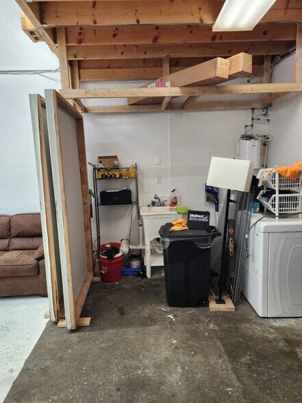 More Photos Of 329 Dover Rd, Chichester Service For Lease