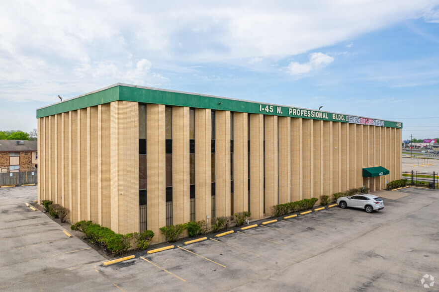 Primary Photo Of 4615 N I-45, Houston Unknown For Lease