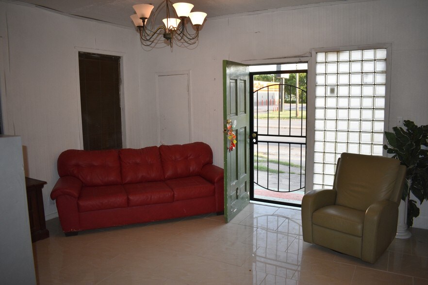 More Photos Of 3210 Leopard St, Corpus Christi General Retail For Sale