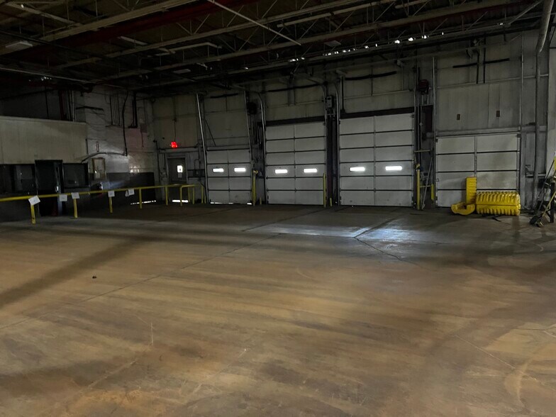More Photos Of 1611 James P Cole Blvd, Flint Manufacturing For Lease