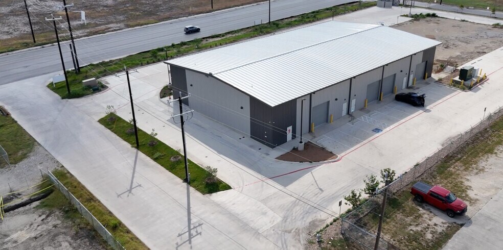 More Photos Of 5865 Houston St, San Antonio Distribution For Lease