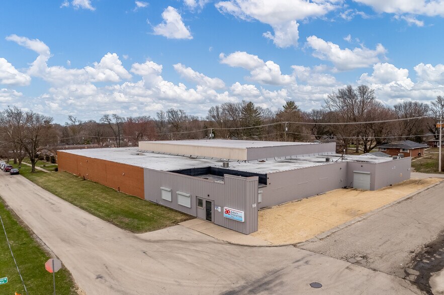 More Photos Of 3944 Auburn St, Rockford Warehouse For Lease