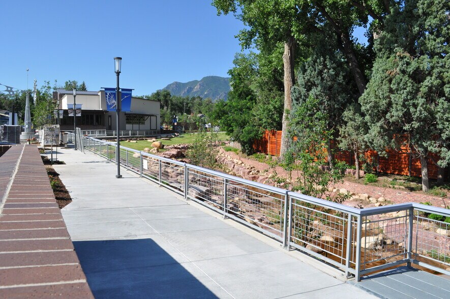More Photos Of 100 E Cheyenne Rd, Colorado Springs Storefront For Lease