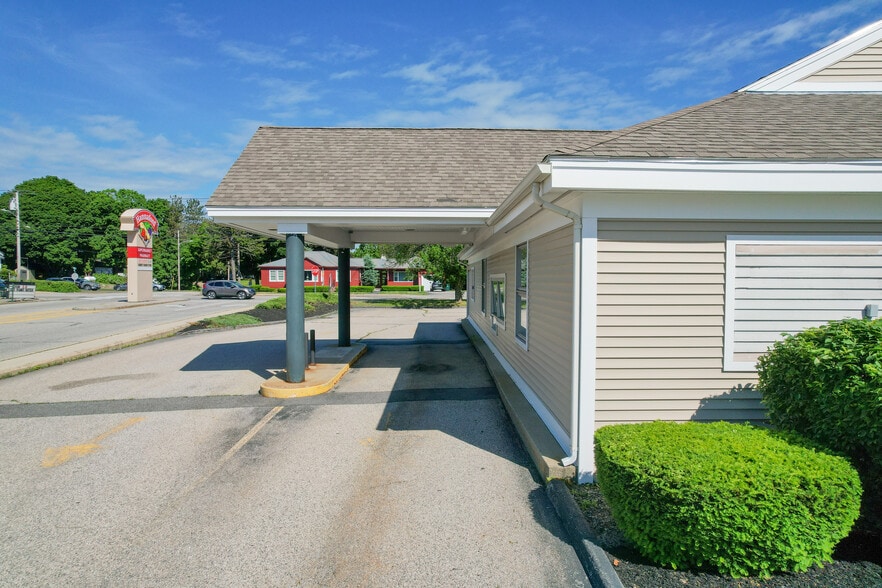 More Photos Of 299 Elm St, Biddeford Bank For Lease