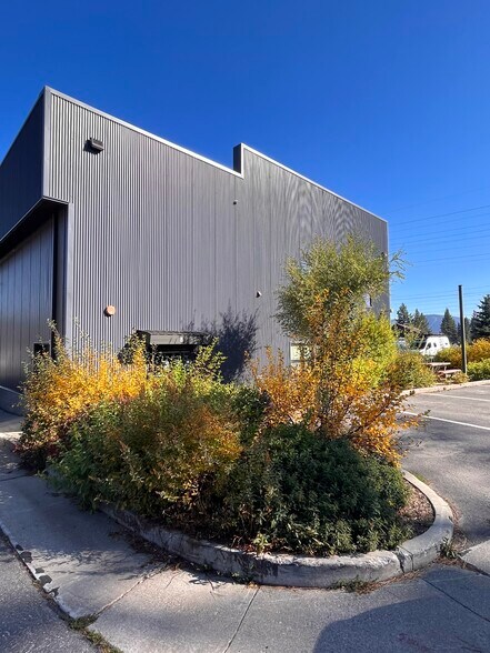 More Photos Of 10775 Pioneer Trl, Truckee Office For Lease