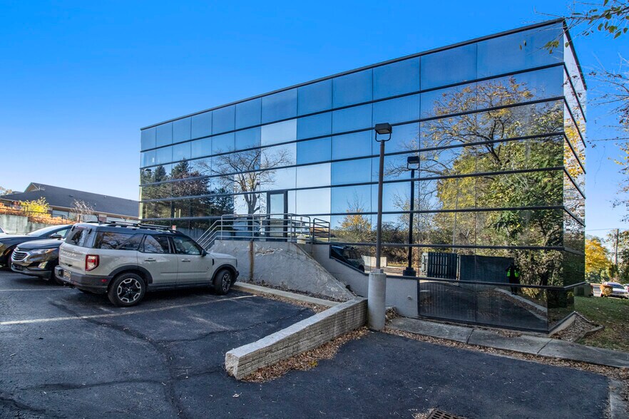 More Photos Of 42450 W 12 Mile Rd, Novi Medical For Lease