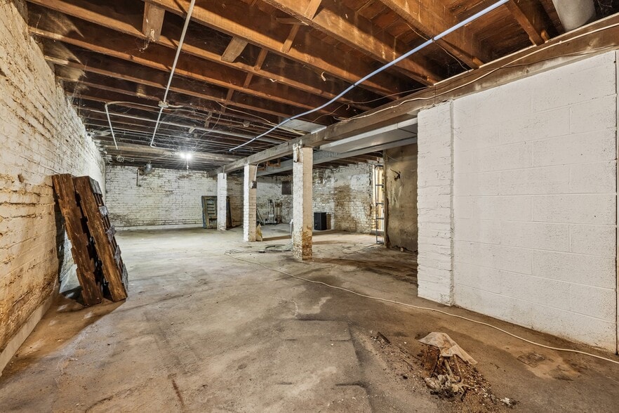 More Photos Of 2710-2712 17th St, Racine Storefront Retail Residential For Sale