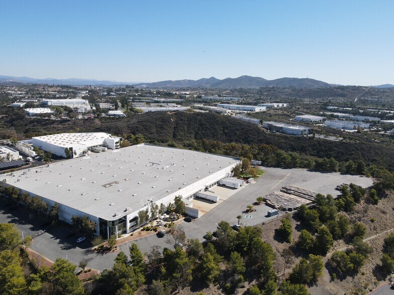 More Photos Of 1365 Park Center Dr, Vista Warehouse For Lease