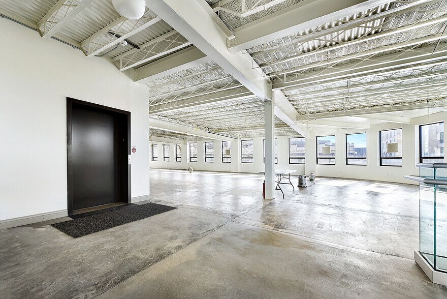 More Photos Of 200 N Highland Ave, Pittsburgh Storefront Retail Office For Lease