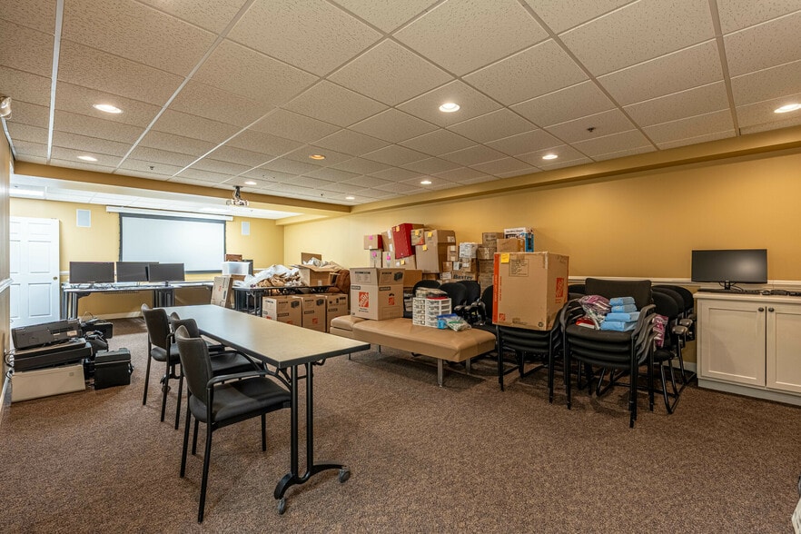 More Photos Of 1303 Macom Dr, Naperville Medical For Sale