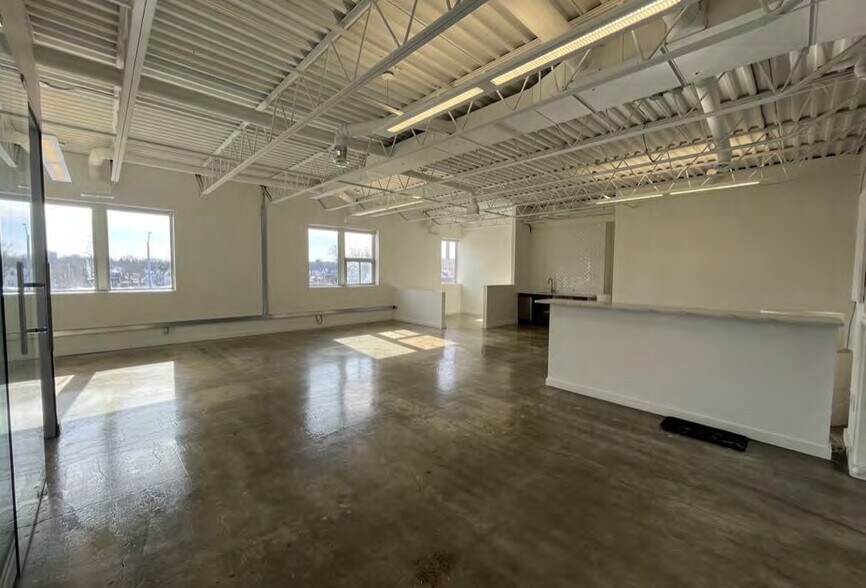 More Photos Of 22 Water St S, Kitchener Office For Lease