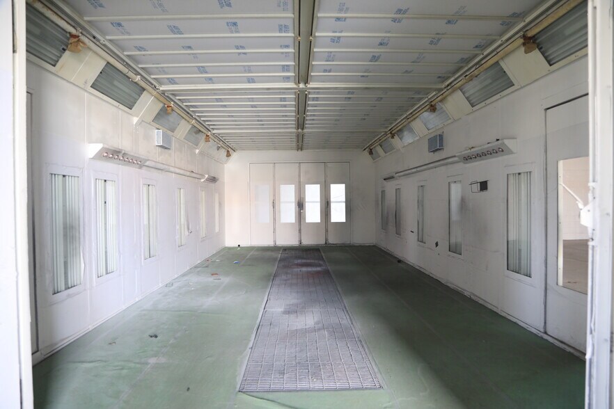 More Photos Of 2080 Harlem Ave, Riverside Auto Repair For Lease