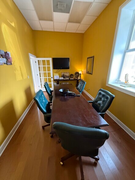 More Photos Of 114 S Broadway St, Tupelo Office For Lease
