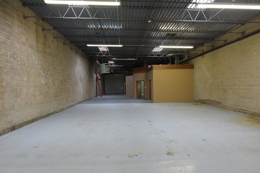 More Photos Of 2214-2216 W Hubbard St, Chicago Warehouse For Lease