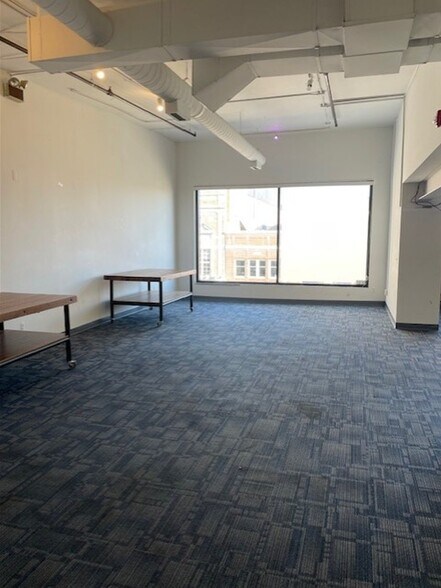 More Photos Of 7 N Saginaw St, Pontiac Office For Lease