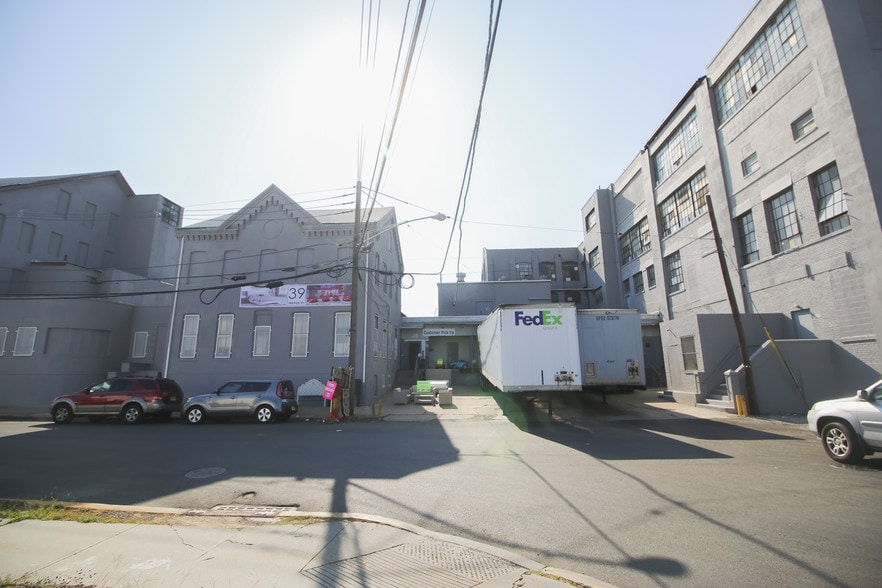 More Photos Of 39 Meade St, Trenton Distribution For Lease