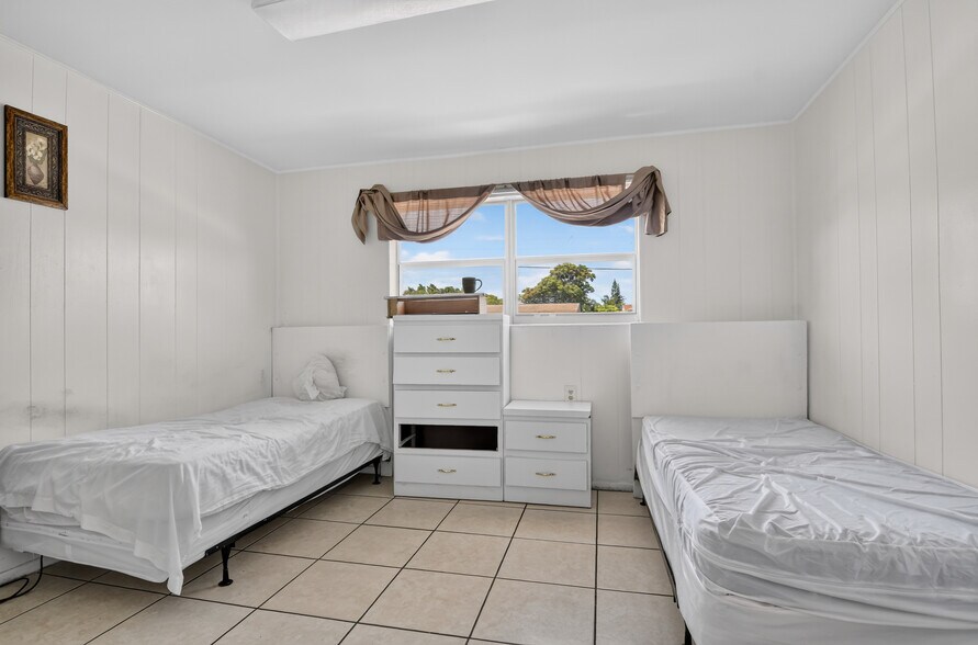 More Photos Of Blue Heron Blvd - 40 Bed Licensed Independent Living Facility, Riviera Beach Healthcare For Sale