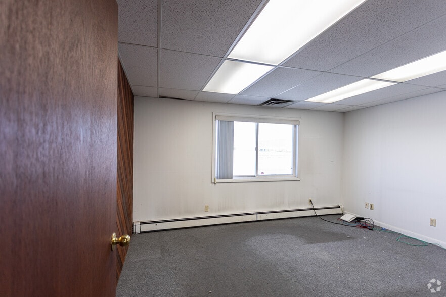 More Photos Of 1876 W Fortune Rd, Salt Lake City Manufacturing For Sale