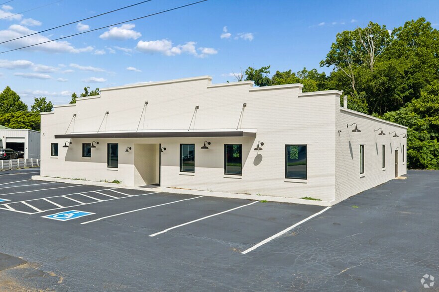 More Photos Of 111 Nashville Hwy N, Columbia Freestanding For Lease