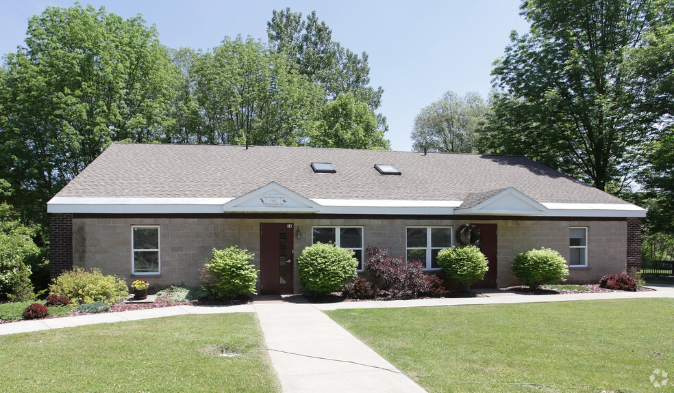 More Photos Of 667 Bay Rd, Queensbury Office For Lease