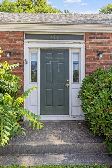 More Photos Of 214 Lake St, Bristol Office For Sale