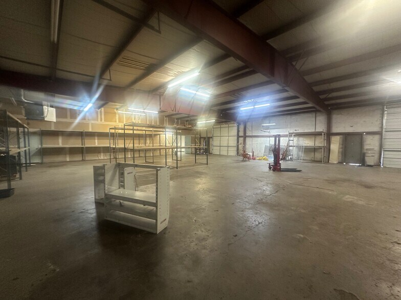 More Photos Of 1700 Baker Rd, Sherman Light Distribution For Lease