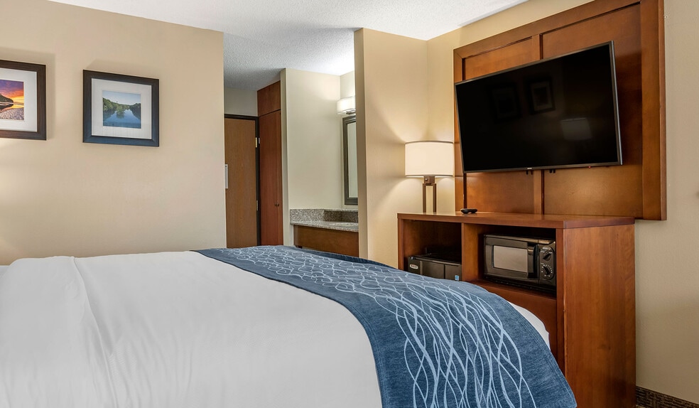 More Photos Of 9742 Woodlane Dr, Dimondale Hotel For Sale