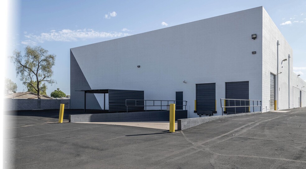 More Photos Of 2727 W Grovers Ave, Phoenix Warehouse For Sale