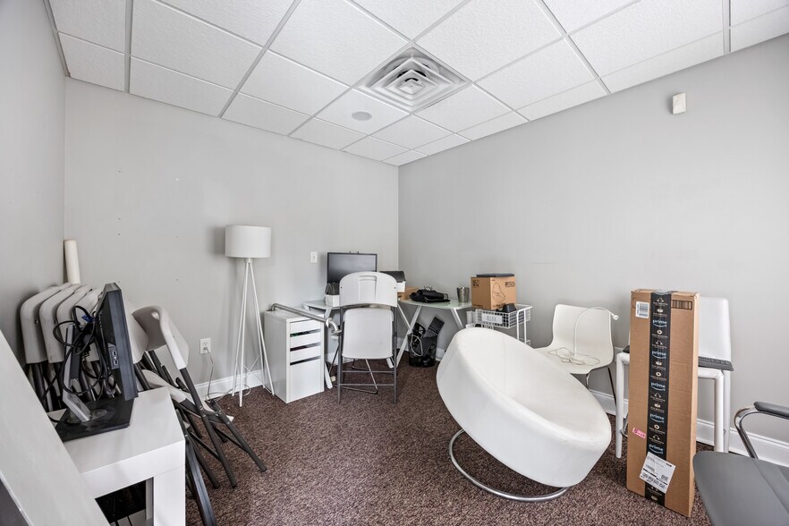 More Photos Of 8255 Wickham Rd, Melbourne Office For Lease