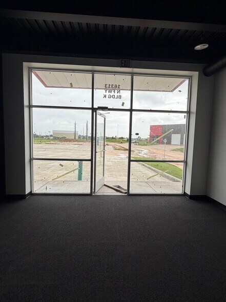More Photos Of 16313 North Fwy, Houston Distribution For Lease
