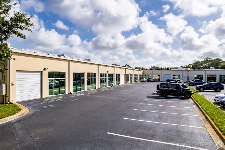 More Photos Of 7350 Futures Dr, Orlando Office For Sale