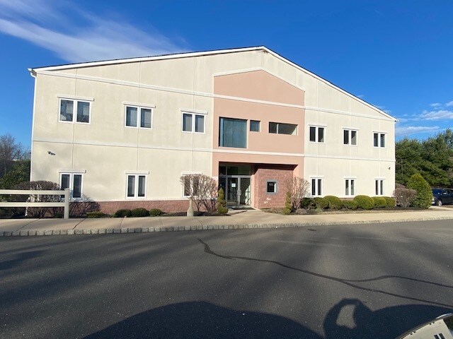 More Photos Of 500 Park Ave, Manalapan Township Medical For Lease