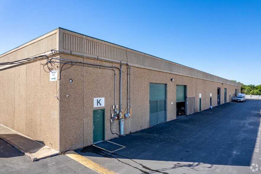 More Photos Of 311 E Saint Elmo Rd, Austin Office For Lease