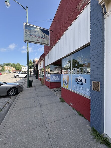 More Photos Of 119 S 1st St, Pleasant Hill Specialty For Sale