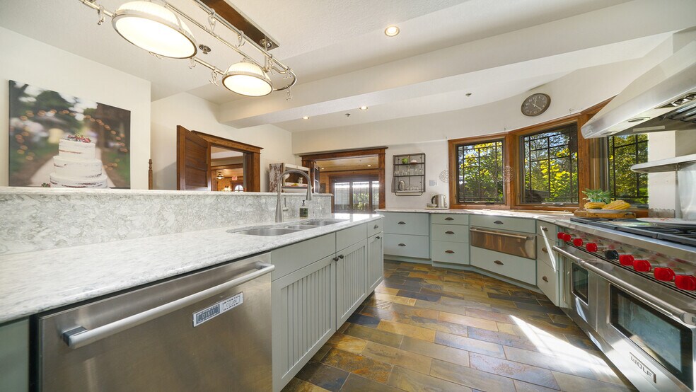 More Photos Of 409 N State St, Franklin Grove Hotel For Sale