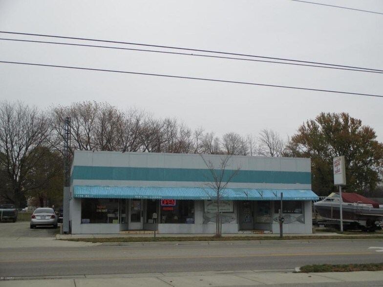 Primary Photo Of 24 S Beechtree St, Grand Haven Freestanding For Sale