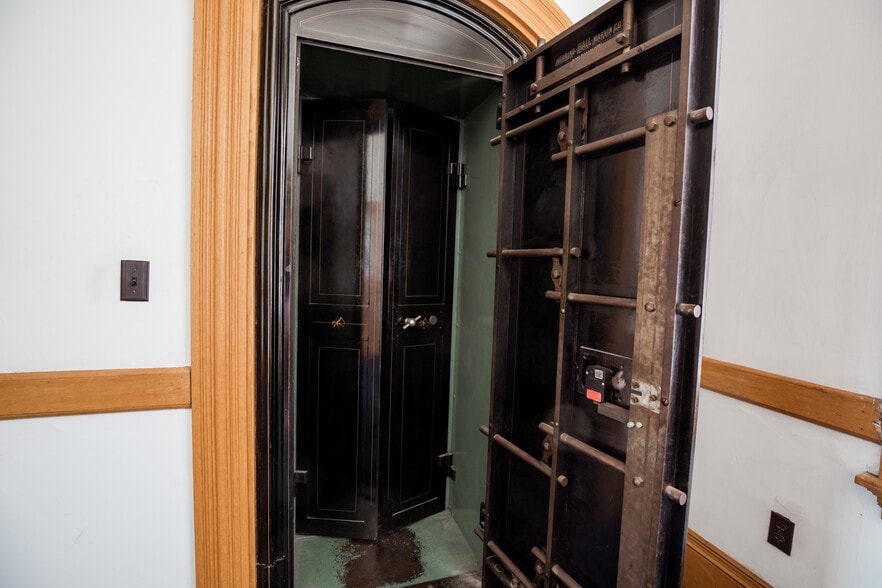 More Photos Of 74 Hammond St, Bangor Medical For Sale