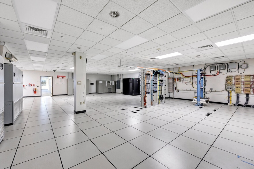 More Photos Of 3500 Packerland Dr, De Pere Office For Lease