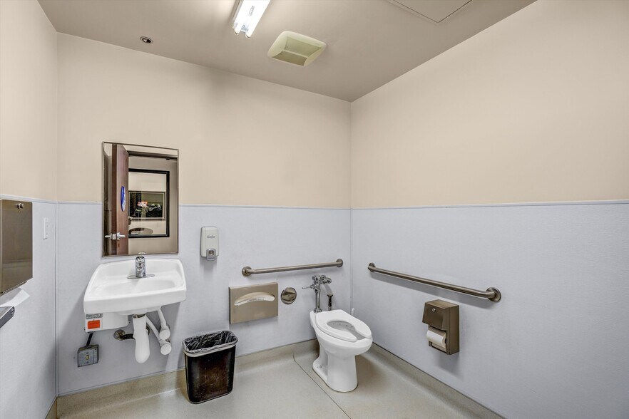 More Photos Of 863-885 N Douglas St, El Segundo Office For Sale