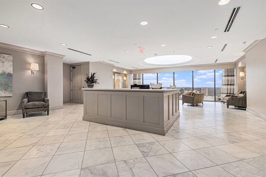 More Photos Of 2001 Park Pl, Birmingham Office For Lease