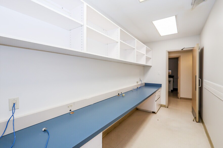 More Photos Of 1487 Belk Blvd, Oxford Office For Sale