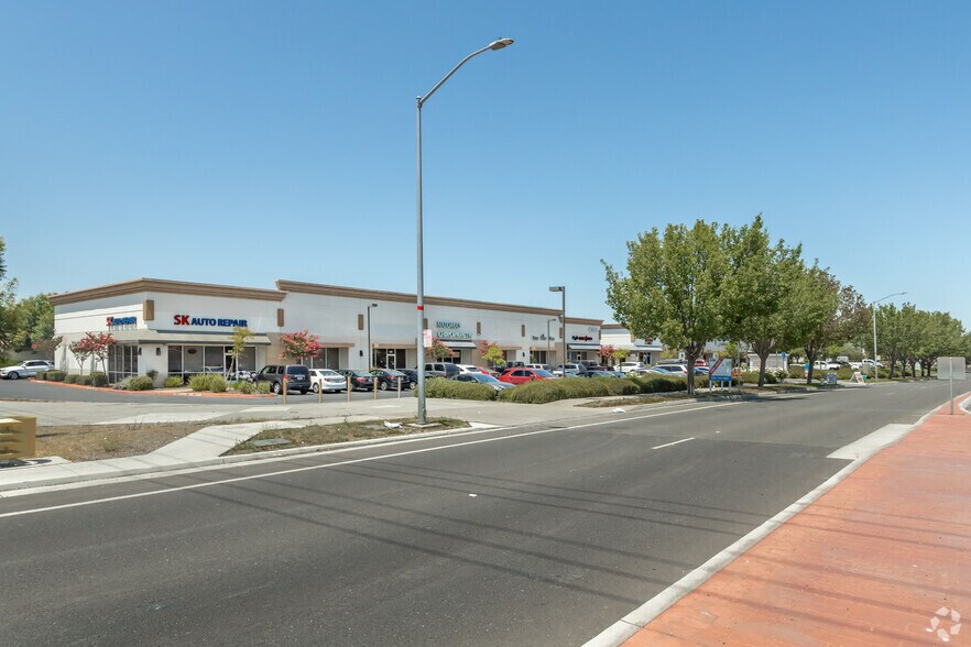 More Photos Of 4381 Gateway Park Blvd, Sacramento Freestanding For Lease