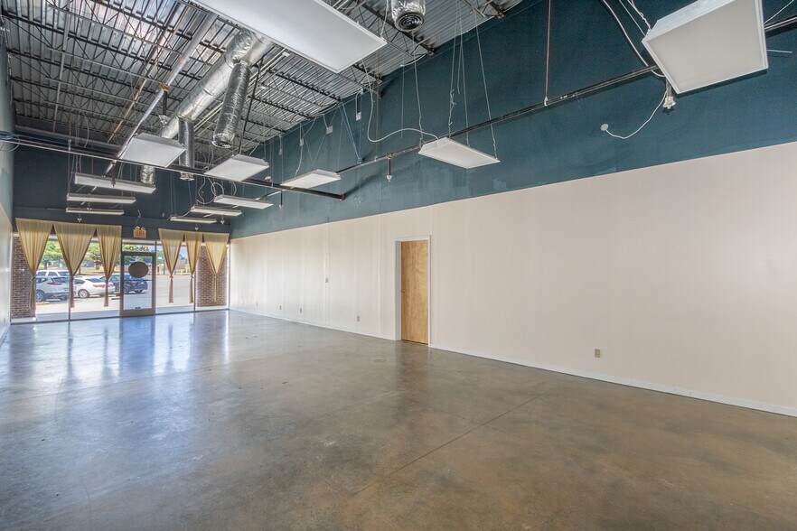 More Photos Of 4365-4373 Highway 24, Anderson Storefront Retail Office For Lease