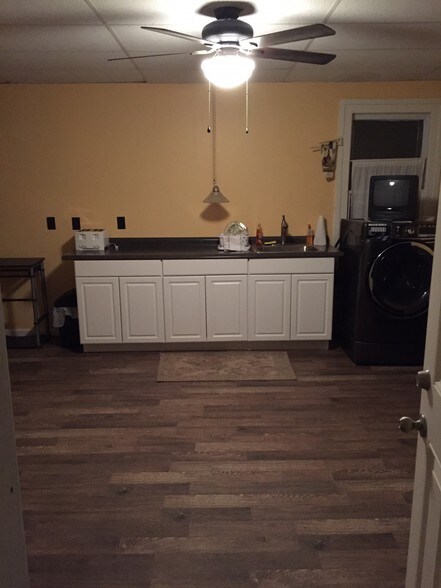 More Photos Of 562 5th Ave, Troy Specialty For Lease