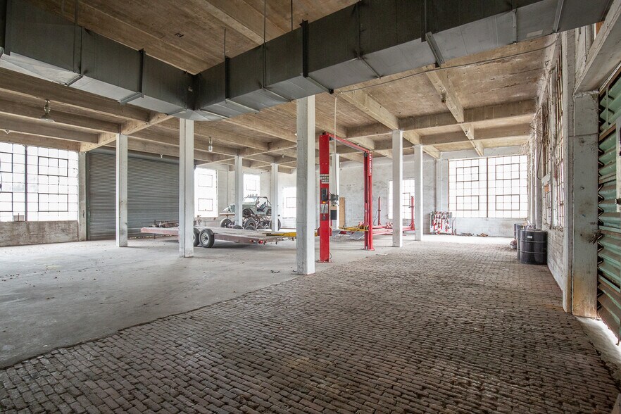 More Photos Of 765 E Washington St, Monticello Auto Repair For Sale